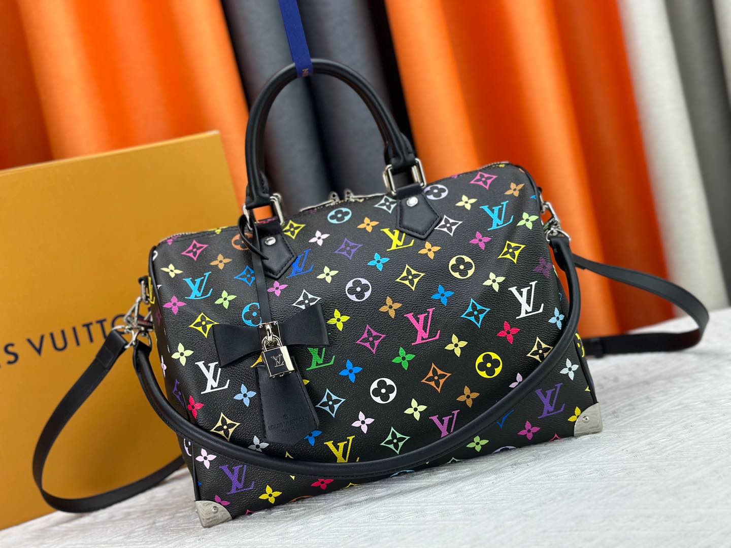 LV bag 677